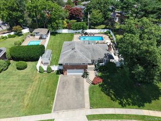 32 Lark Drive, Woodbury, NY 11797
