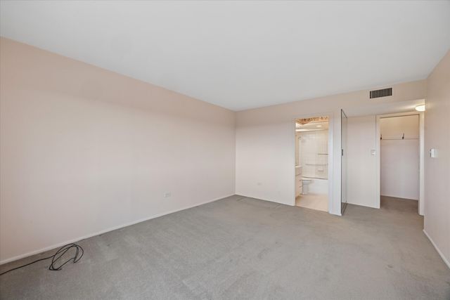 141 N La Grange Road 903, La Grange, IL 60525