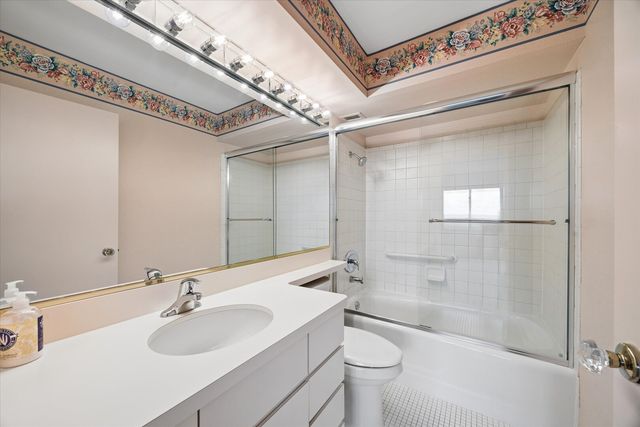 141 N La Grange Road 903, La Grange, IL 60525