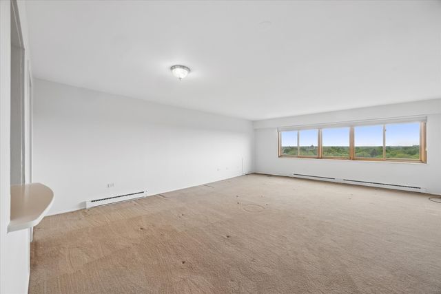 141 N La Grange Road 903, La Grange, IL 60525