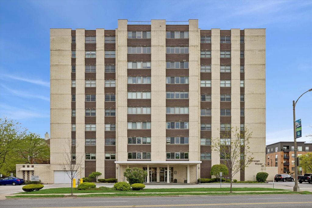 141 N La Grange Road 903, La Grange, IL 60525