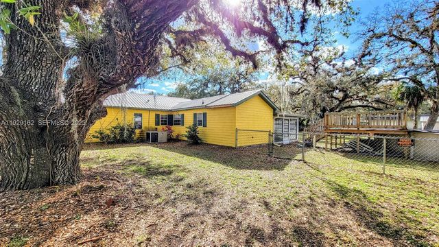 260 Fraser Ave, La Belle, FL 33935