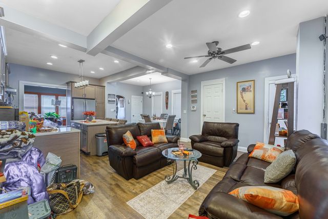 6929 S Oakley Avenue, Chicago, IL 60636