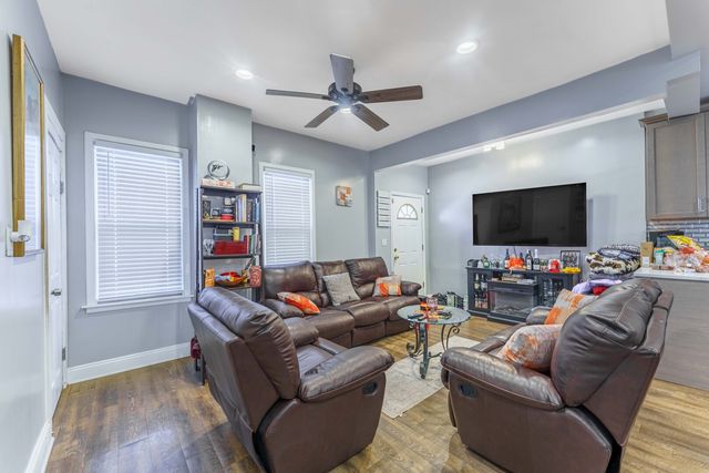 6929 S Oakley Avenue, Chicago, IL 60636