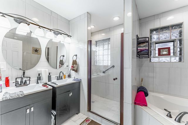 6929 S Oakley Avenue, Chicago, IL 60636