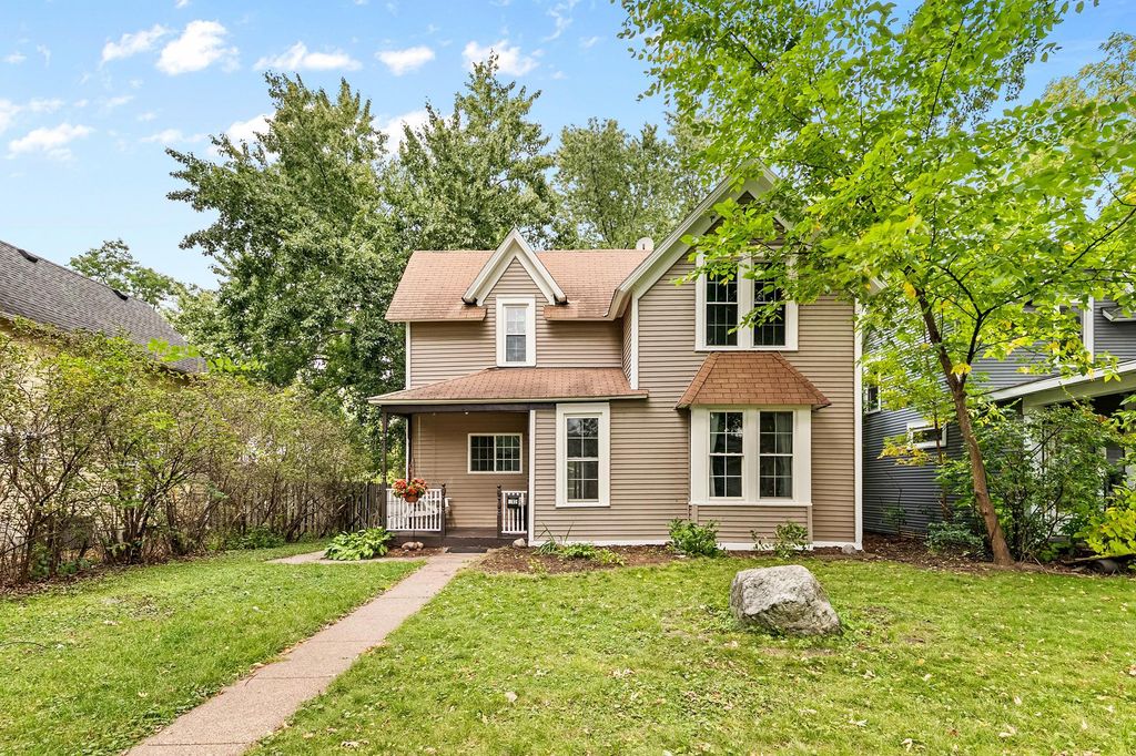 2697 8th Avenue E, North Saint Paul, MN 55109 — exterior