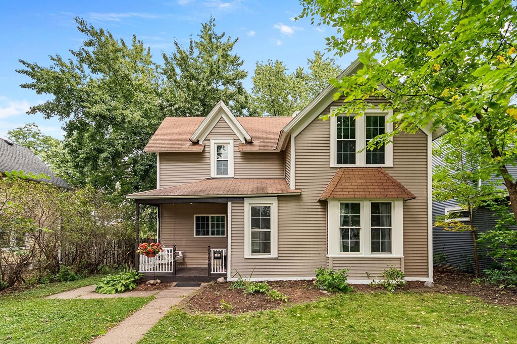 2697 8th Avenue E, North Saint Paul, MN 55109 — photo 2