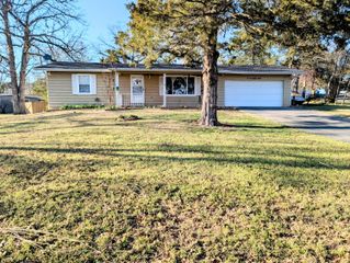 18 Sycamore Drive, Kimberling City, MO 65686