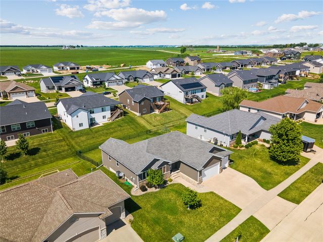 1622 Para Drive, Marion, IA 52302