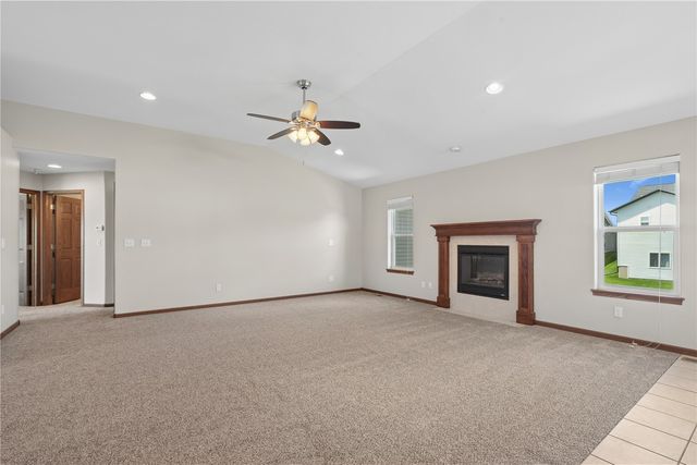 1622 Para Drive, Marion, IA 52302