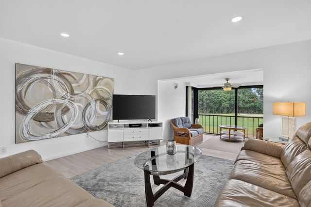 8545 Casa Del Lago 38 H, Boca Raton, FL 33433