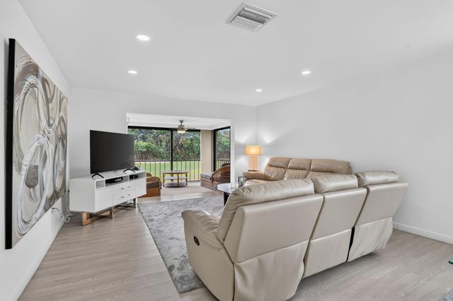 8545 Casa Del Lago 38 H, Boca Raton, FL 33433