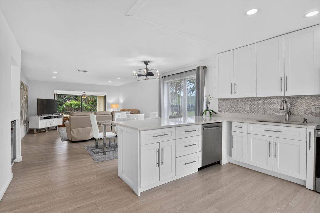 8545 Casa Del Lago 38 H, Boca Raton, FL 33433