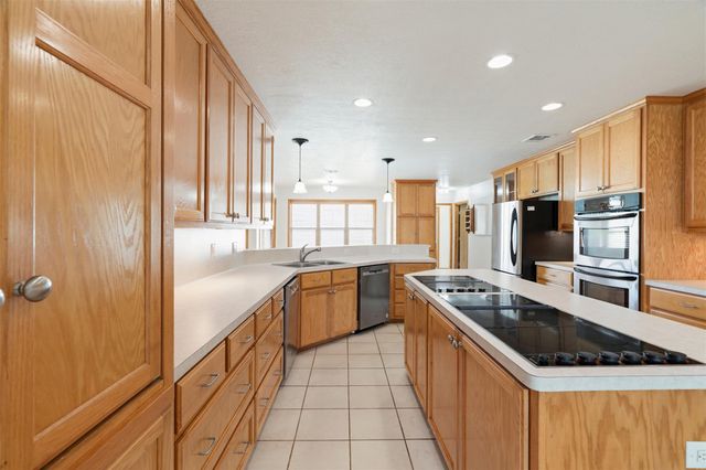 640 W F Ave, Milano, TX 76556