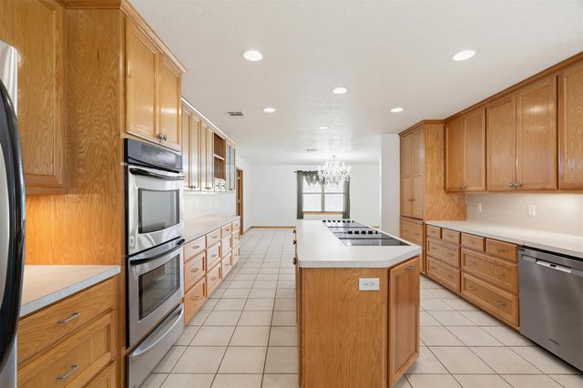 640 W F Ave, Milano, TX 76556