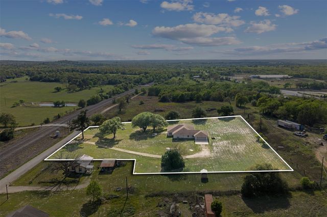 640 W F Ave, Milano, TX 76556