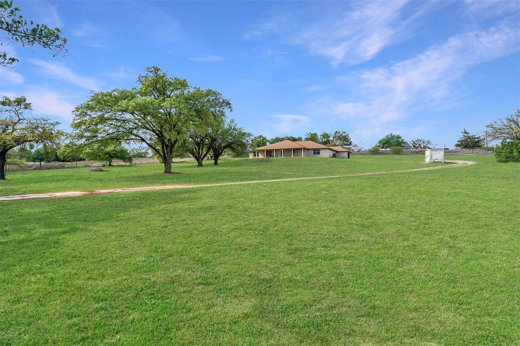 640 W F Ave, Milano, TX 76556