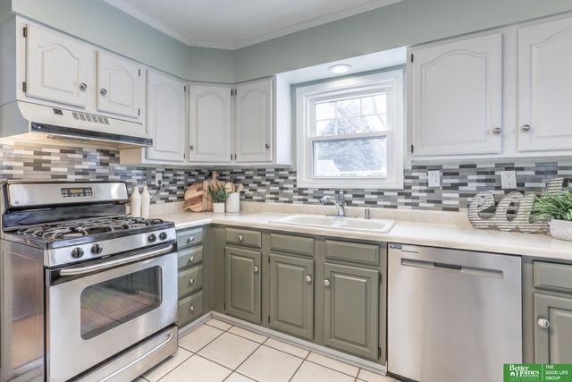 410 S 48th Avenue, Omaha, NE 68132