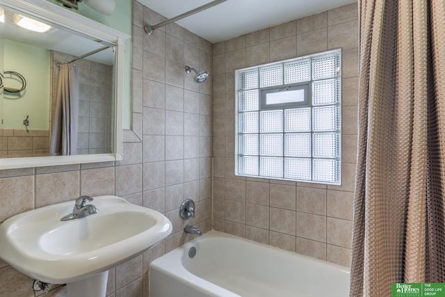 410 S 48th Avenue, Omaha, NE 68132