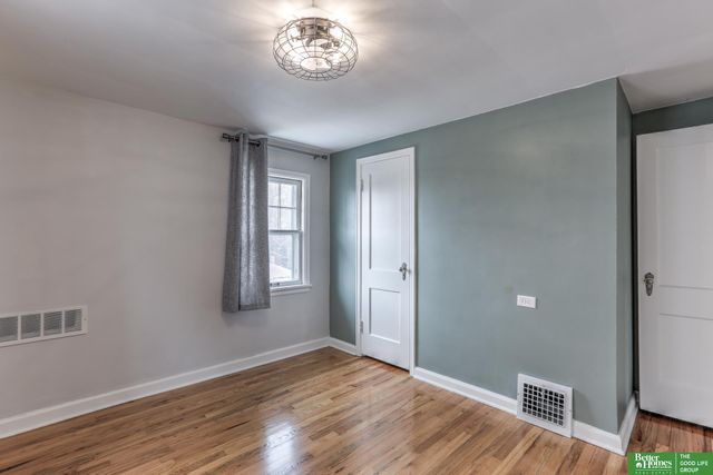 410 S 48th Avenue, Omaha, NE 68132