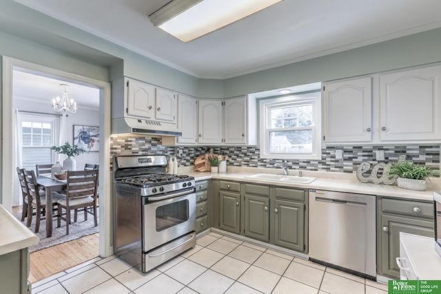 410 S 48th Avenue, Omaha, NE 68132