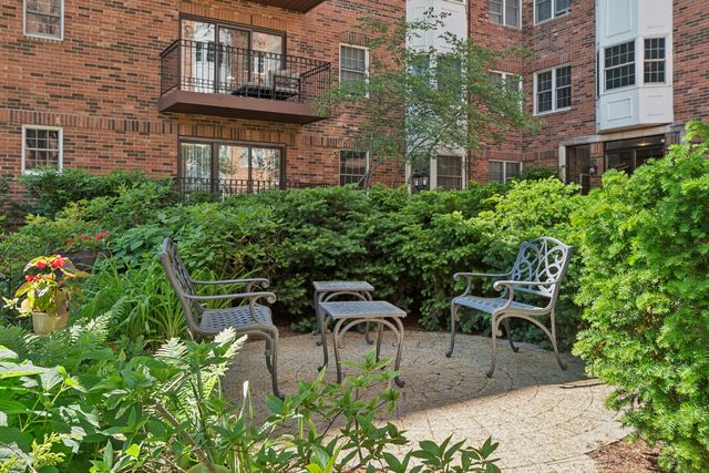 1501 Oak Avenue 102, Evanston, IL 60201
