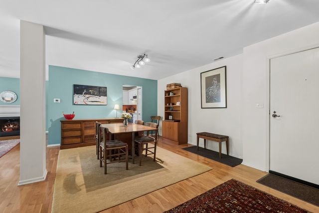 1501 Oak Avenue 102, Evanston, IL 60201