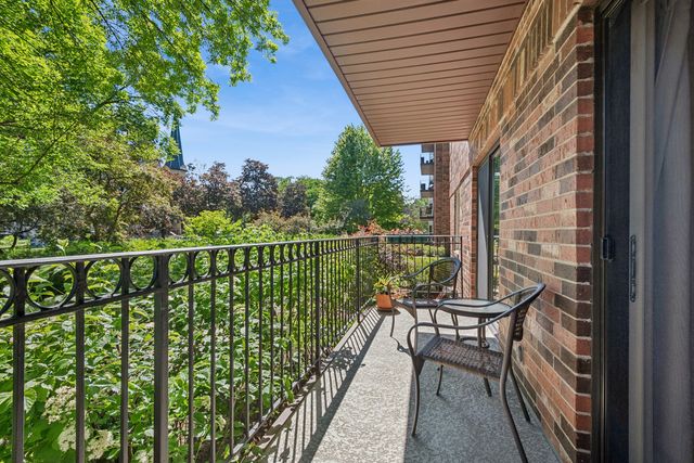 1501 Oak Avenue 102, Evanston, IL 60201