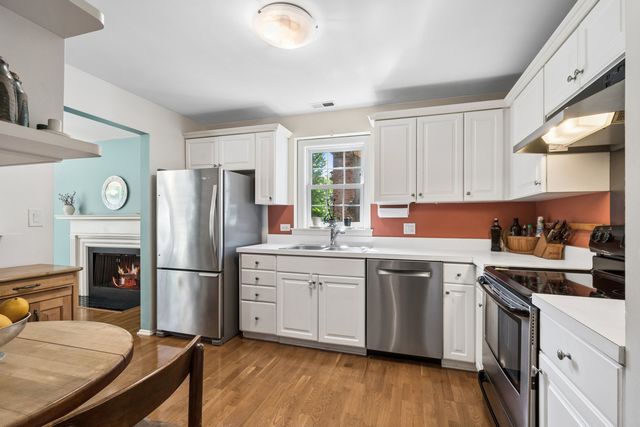 1501 Oak Avenue 102, Evanston, IL 60201