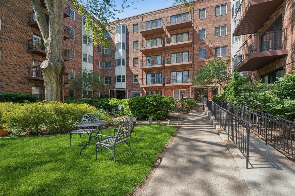 1501 Oak Avenue 102, Evanston, IL 60201