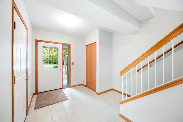 15615 24th Avenue N F, Plymouth, MN 55447