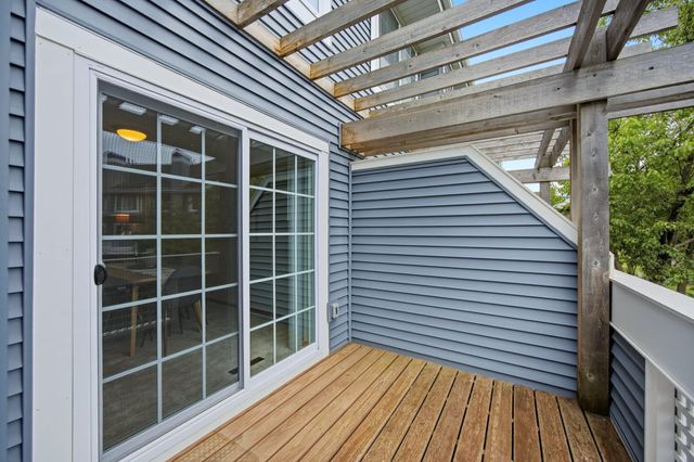 15615 24th Avenue N F, Plymouth, MN 55447