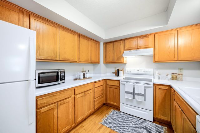 15615 24th Avenue N F, Plymouth, MN 55447
