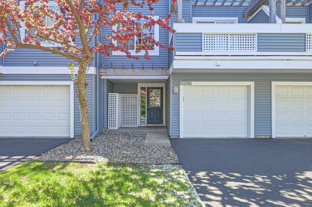 15615 24th Avenue N F, Plymouth, MN 55447