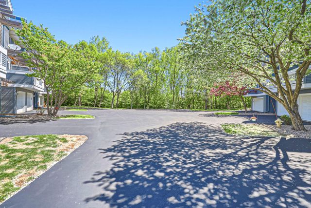 15615 24th Avenue N F, Plymouth, MN 55447