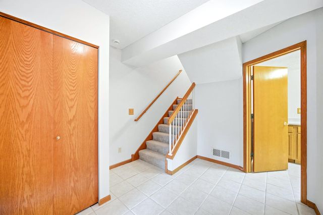 15615 24th Avenue N F, Plymouth, MN 55447