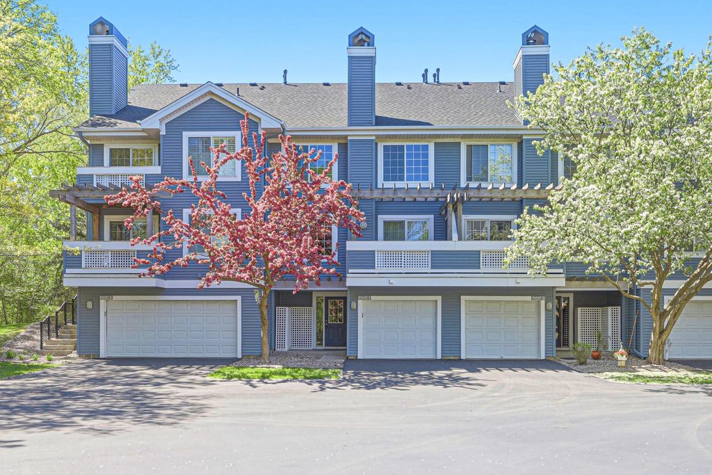 15615 24th Avenue N F, Plymouth, MN 55447