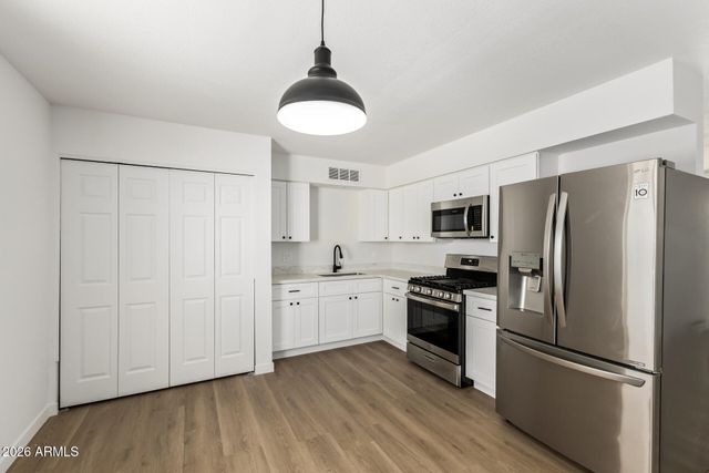 2107 W CHAMBERS Street, Phoenix, AZ 85041