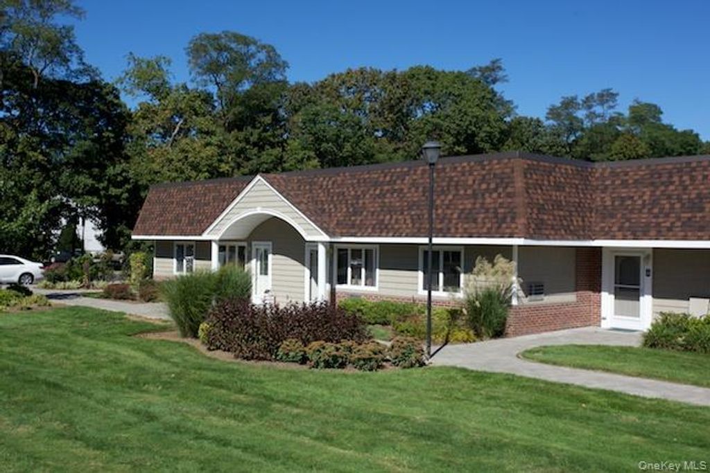 255 E Main Street 49, East Islip, NY 11730