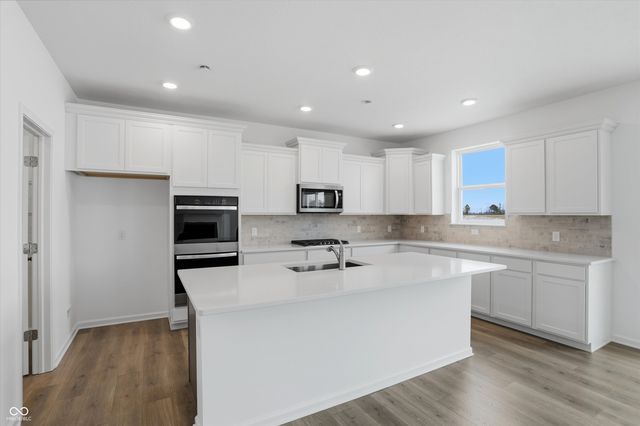 7053 Portico Lane, Mccordsville, IN 46055