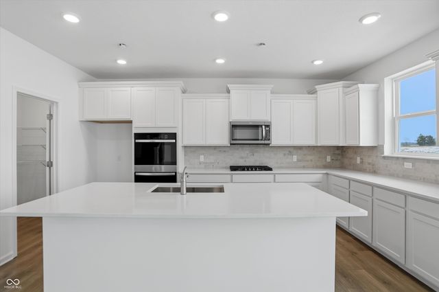 7053 Portico Lane, Mccordsville, IN 46055