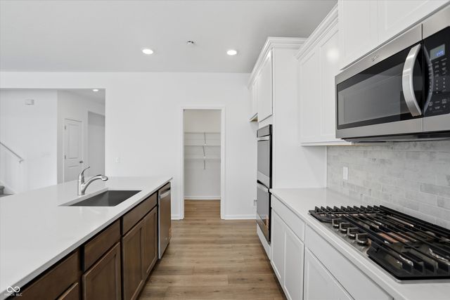 7053 Portico Lane, Mccordsville, IN 46055