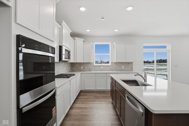 7053 Portico Lane, Mccordsville, IN 46055