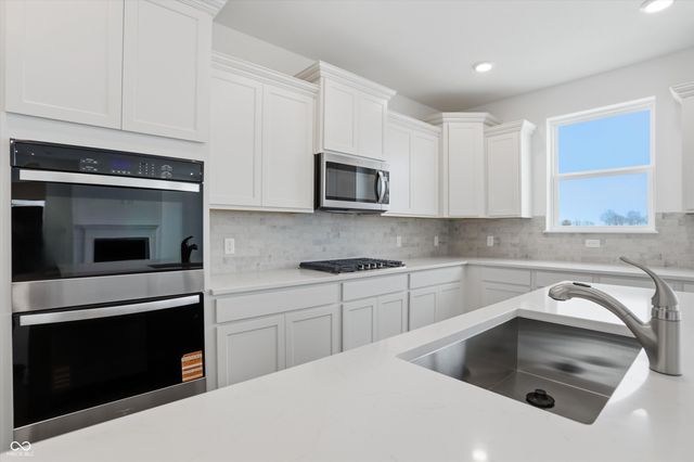 7053 Portico Lane, Mccordsville, IN 46055