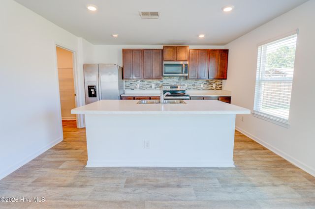 681 Loftus Way NE, Leland, NC 28451