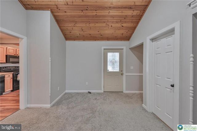 370 W WHITE BEAR DR, Summit Hill, PA 18250