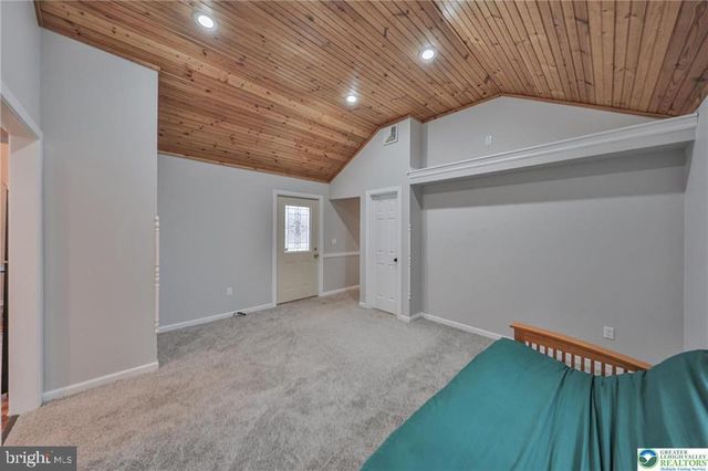 370 W WHITE BEAR DR, Summit Hill, PA 18250