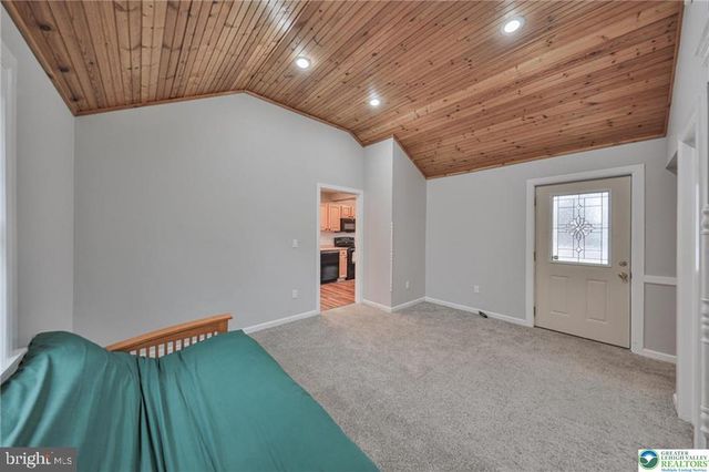 370 W WHITE BEAR DR, Summit Hill, PA 18250