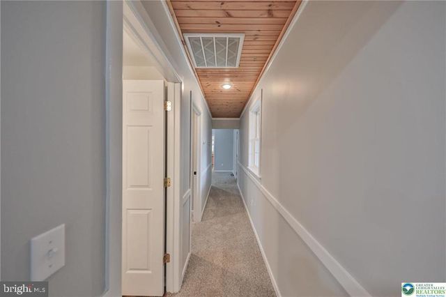 370 W WHITE BEAR DR, Summit Hill, PA 18250