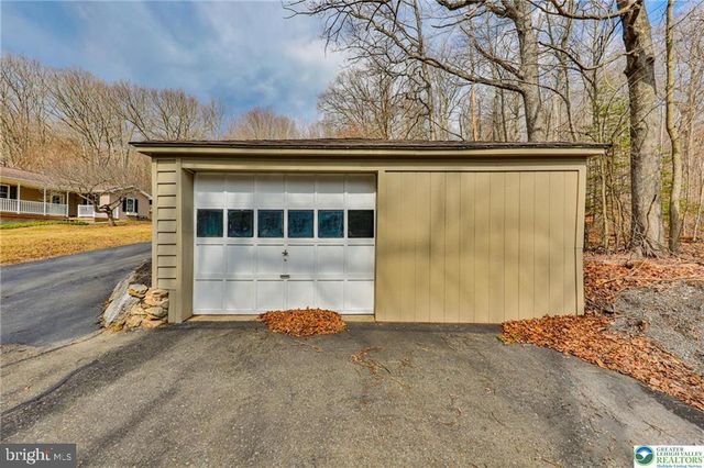 370 W WHITE BEAR DR, Summit Hill, PA 18250